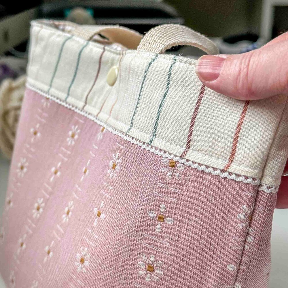 Adorable pink structured mini tote bag for needlework projects - Picture 7 of 7